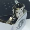 Bật Lửa Zippo Đồng Khối Mạ Chrome Trắng Trơn Bóng Chủ Đề Khắc Ăn Mòn Phủ Sơn Đời VIII La Mã Sản Xuất Năm 1992 ZL851
