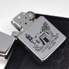 Bật Lửa Zippo Cổ Đồng Khối Mạ Chrome Trắng Chủ Đề Quân Sự Ăn Mòn Phủ Sơn Đời 3 Vạch Sắc Năm 1979 ZC491