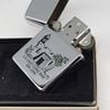 Bật Lửa Zippo Cổ Đồng Khối Mạ Chrome Trắng Chủ Đề Quân Sự Ăn Mòn Phủ Sơn Đời 3 Vạch Sắc Năm 1979 ZC491