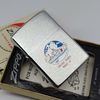 Bật Lửa Zippo Cổ Đồng Khối Mạ Chrome Trắng Xước Chủ Đề Tầu Chiến Ăn Mòn Phủ Sơn Đời 4 Vạch Sắc Năm 1978 ZC492