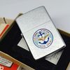 Bật Lửa Zippo Cổ Đồng Khối Mạ Chrome Trắng Chủ Đề Quân Sự Ăn Mòn Phủ Sơn Đời 4 Vạch Sắc Năm 1978 ZC494