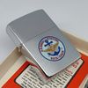 Bật Lửa Zippo Cổ Đồng Khối Mạ Chrome Trắng Chủ Đề Quân Sự Ăn Mòn Phủ Sơn Đời 4 Vạch Sắc Năm 1978 ZC494
