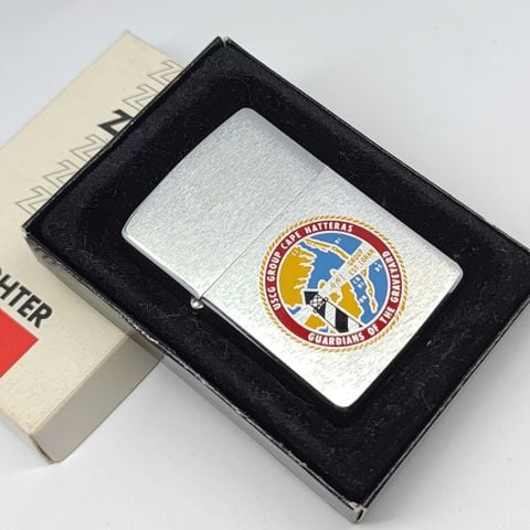 Bật Lửa Zippo Cổ Đồng Khối Mạ Chrome Trắng Chủ Đề Quân Sự Ăn Mòn Phủ Sơn Đời 3 Vạch Sắc Năm 1979 ZC498