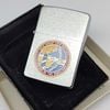 Bật Lửa Zippo Cổ Đồng Khối Mạ Chrome Trắng Chủ Đề Quân Sự Ăn Mòn Phủ Sơn Đời 3 Vạch Sắc Năm 1979 ZC498