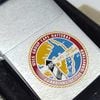 Bật Lửa Zippo Cổ Đồng Khối Mạ Chrome Trắng Chủ Đề Quân Sự Ăn Mòn Phủ Sơn Đời 3 Vạch Sắc Năm 1979 ZC498