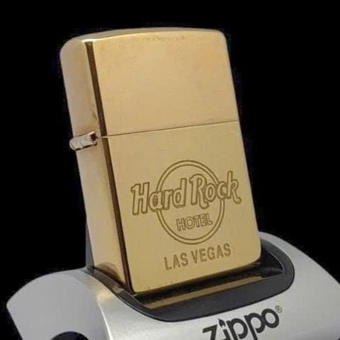 Bật Lửa Zippo Đồng Nguyên Khối Ăn Mòn Chủ Đề Hard-Rock Cafe Đời XVI La Mã Sản Xuất Năm 2000 ZL834