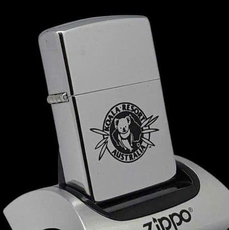 Bật Lửa Zippo Đồng Khối Mạ Chrome Trắng Trơn Bóng Chủ Đề Khắc Ăn Mòn Phủ Sơn Đời VIII La Mã Sản Xuất Năm 1992 ZL851