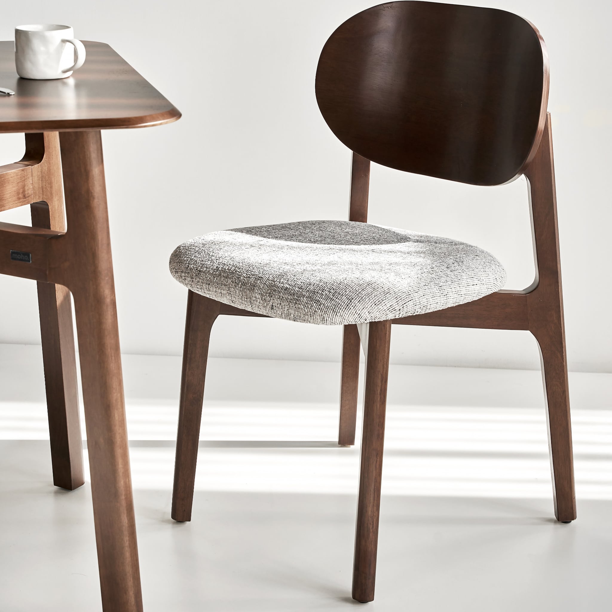  Bộ Bàn Ăn HOBRO 1m4 & 4 Ghế Ăn SERENA - Màu Nâu 