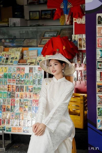  Áo Dài Tơ Tằm Bạch Yên 