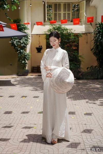  Áo Dài Tơ Tằm Bạch Yên 