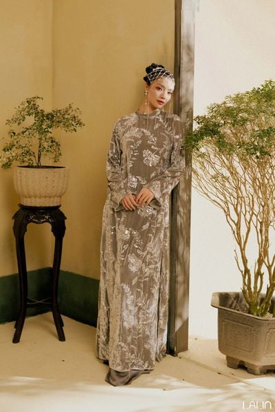  Áo Dài Nhung Ngân Tường 