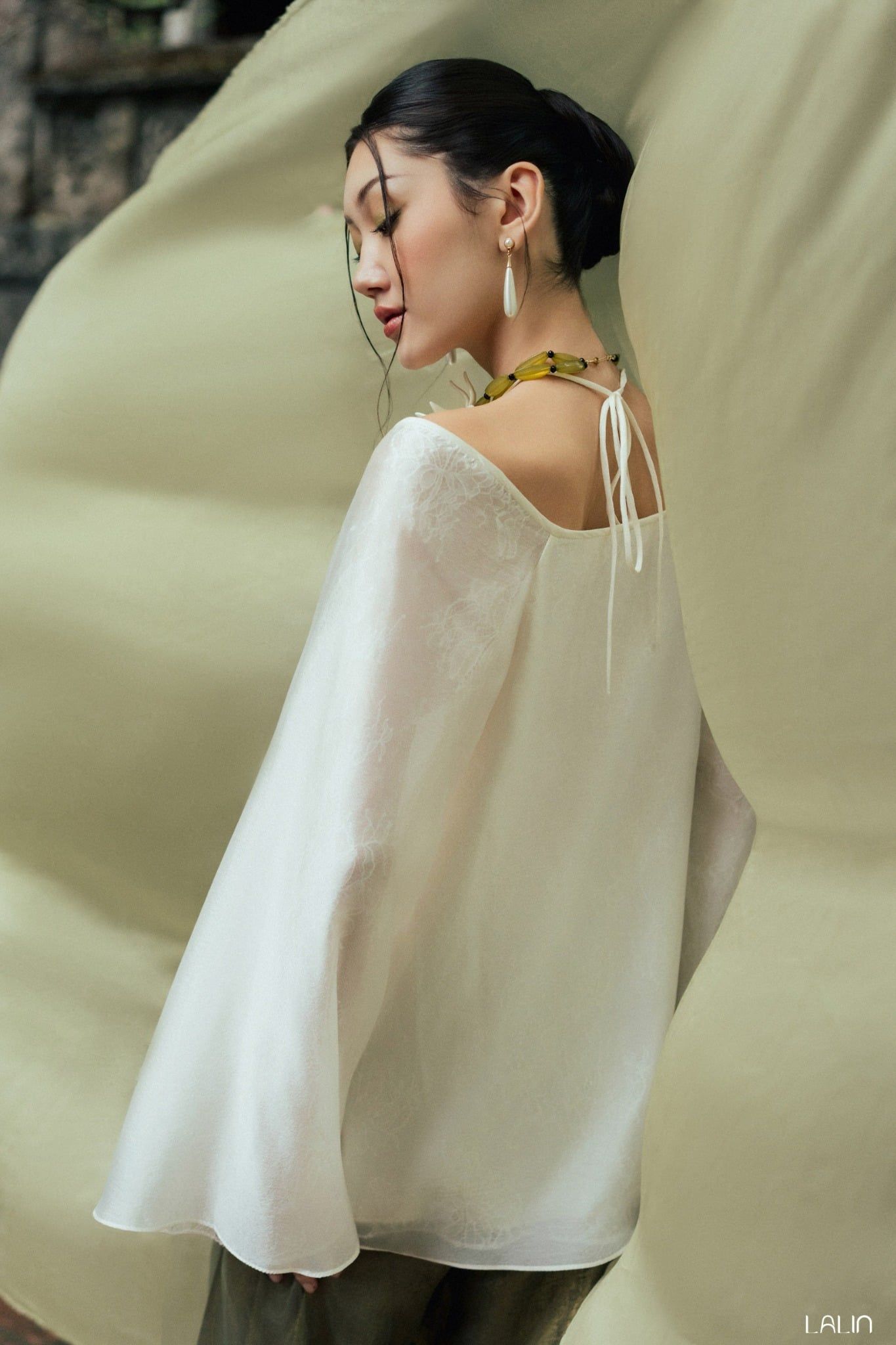 Áo tơ cổ yếm Thanh Hoa