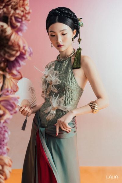  Áo Dài Cổ Yếm Đính Kết Lan Khuê 