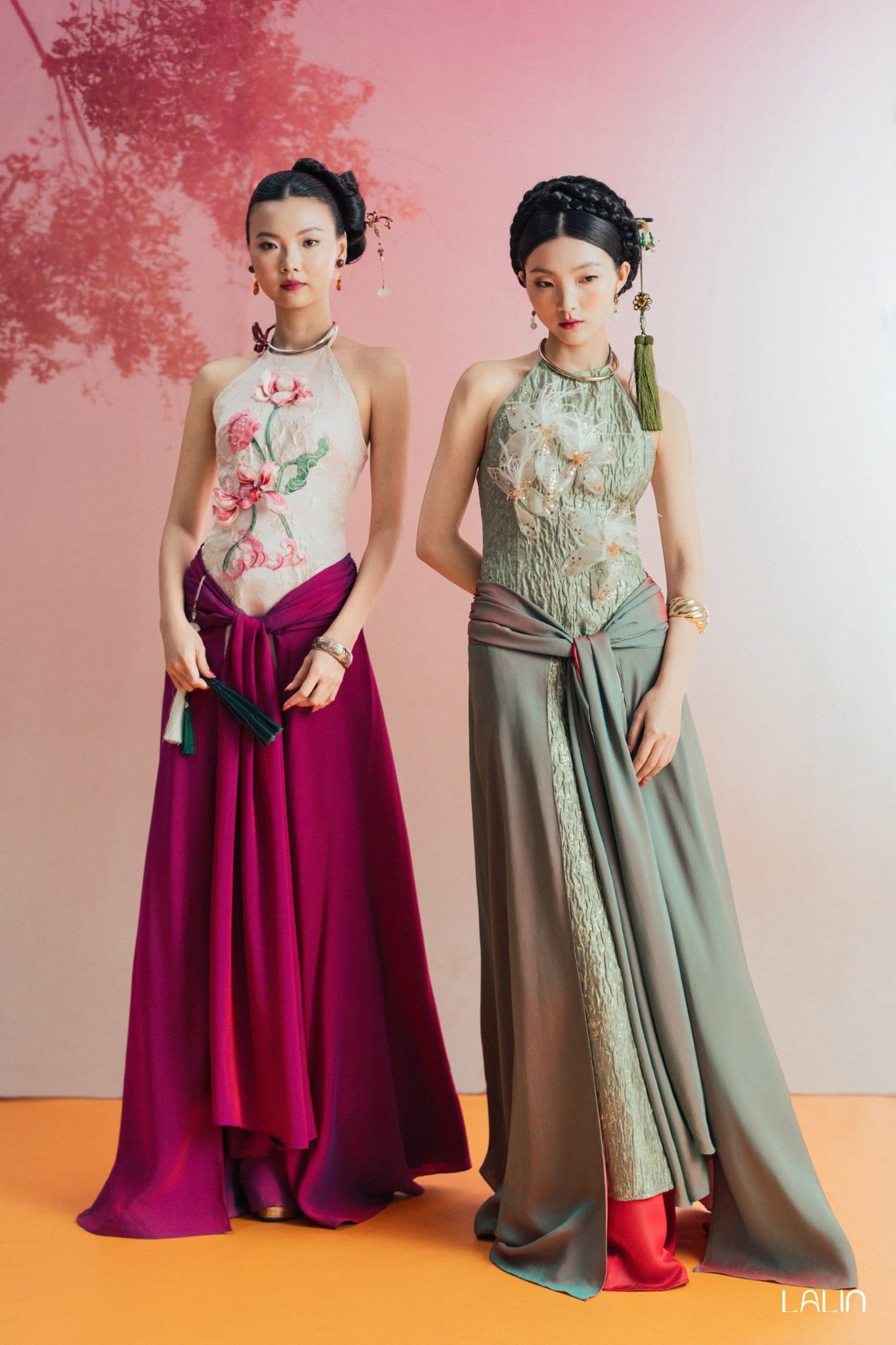 Áo Dài Cổ Yếm Đính Kết Liên Châu