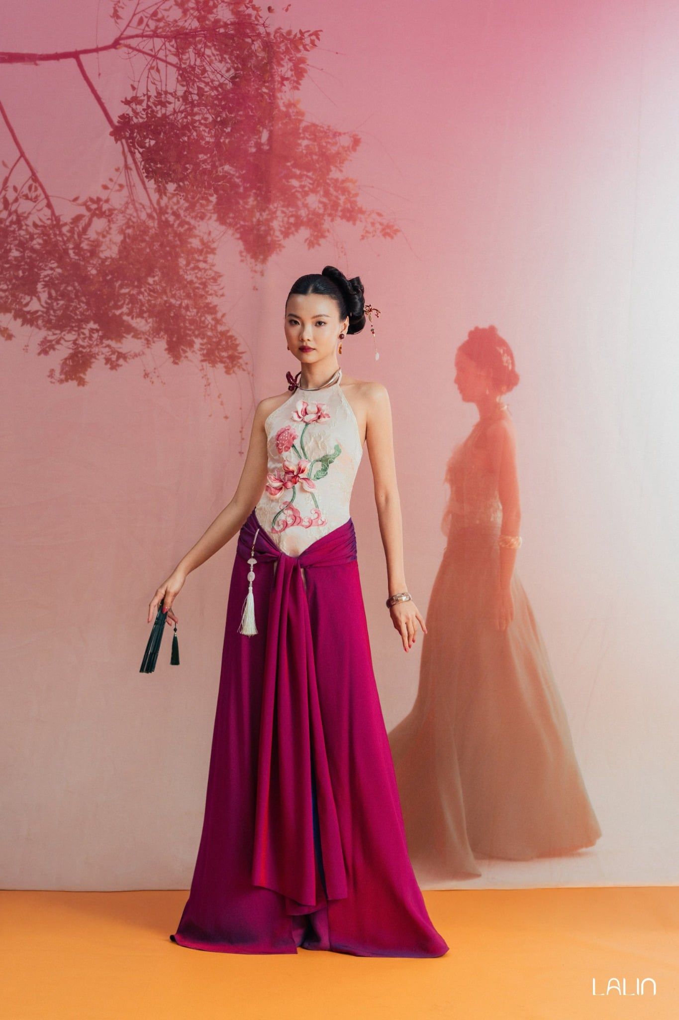 Áo Dài Cổ Yếm Đính Kết Liên Châu