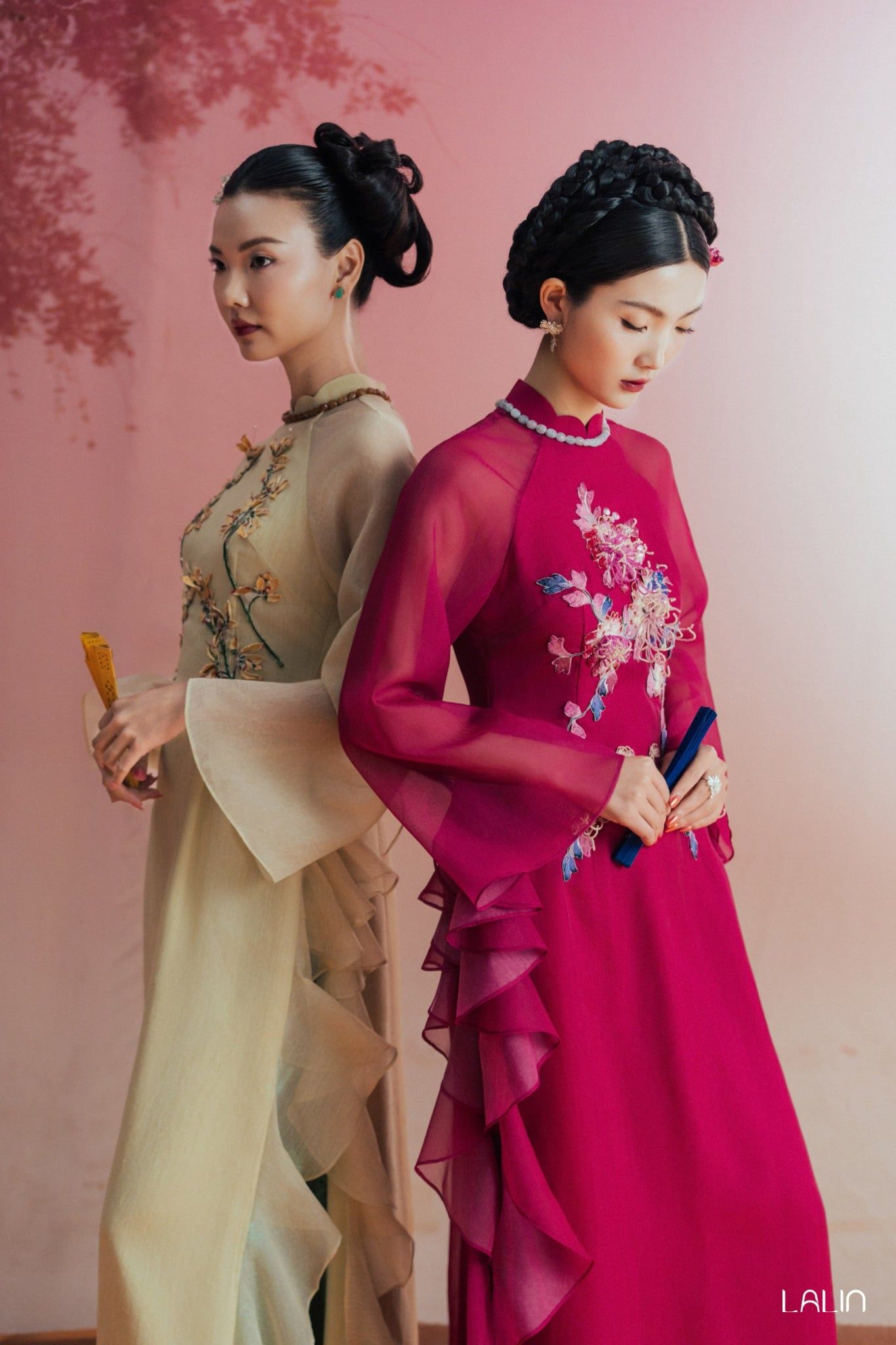 Áo Dài Tơ Đính Kết Cúc Thy