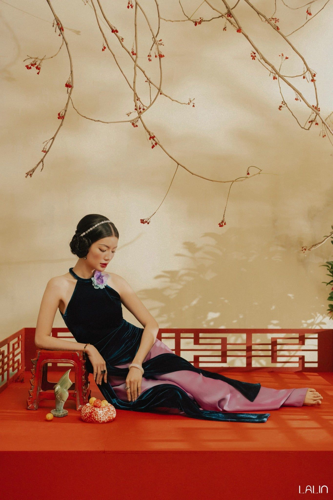 Áo Cổ Yếm Nhung Nhã Tường