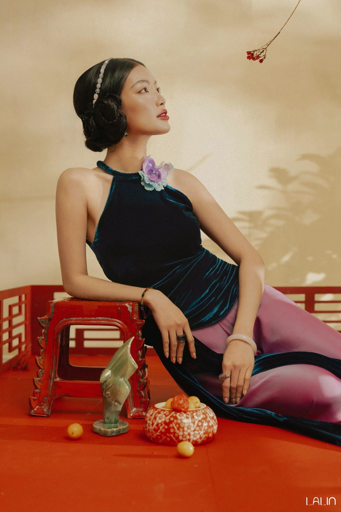 Áo Cổ Yếm Nhung Nhã Tường