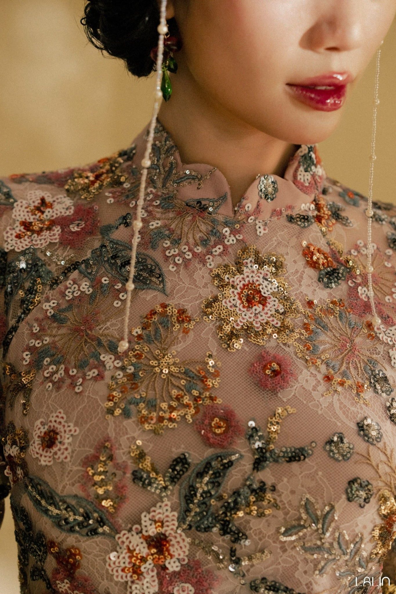 Áo Dài Kim Sa Tường Mặc