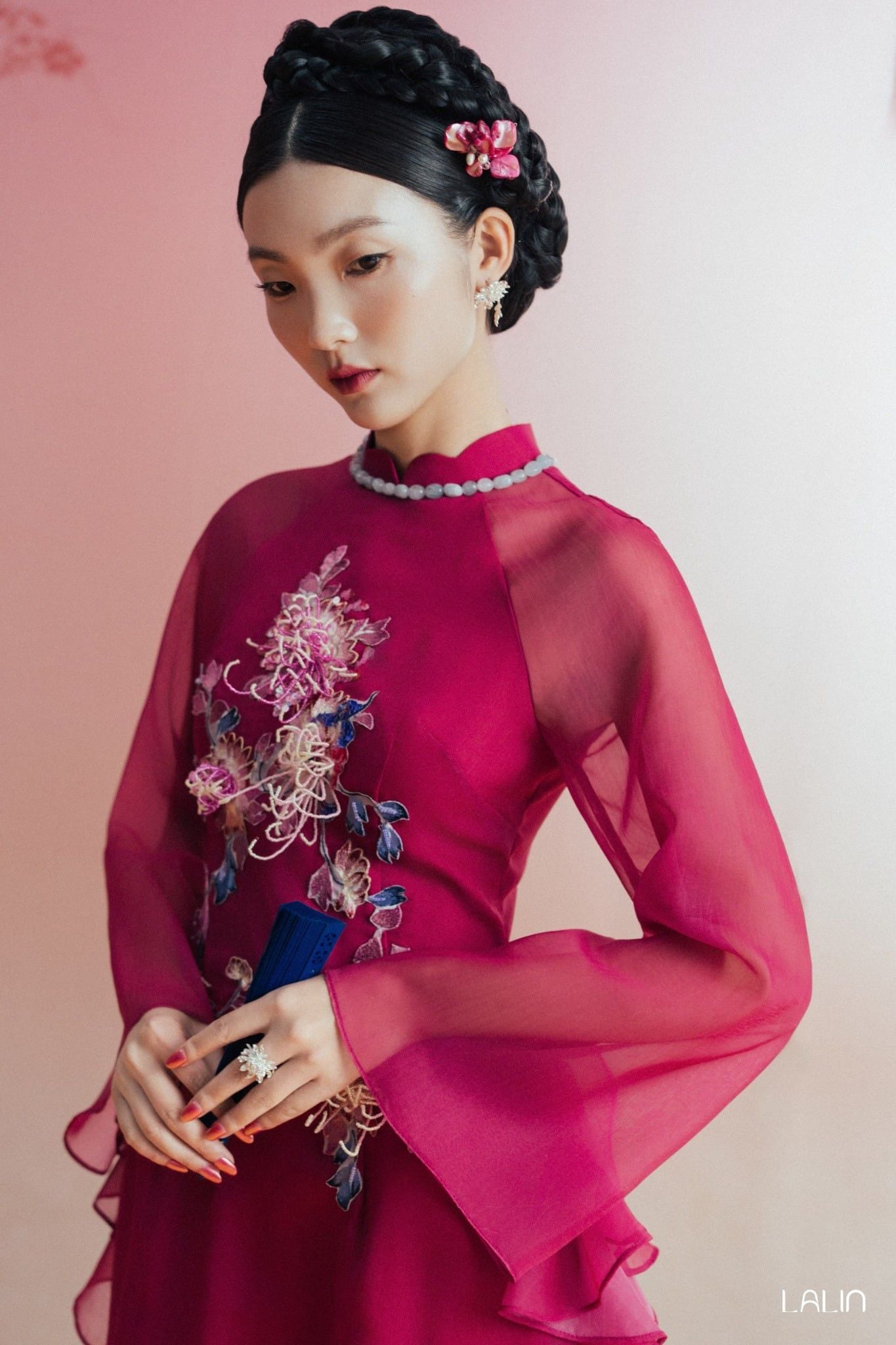 Áo Dài Tơ Đính Kết Cúc Thy