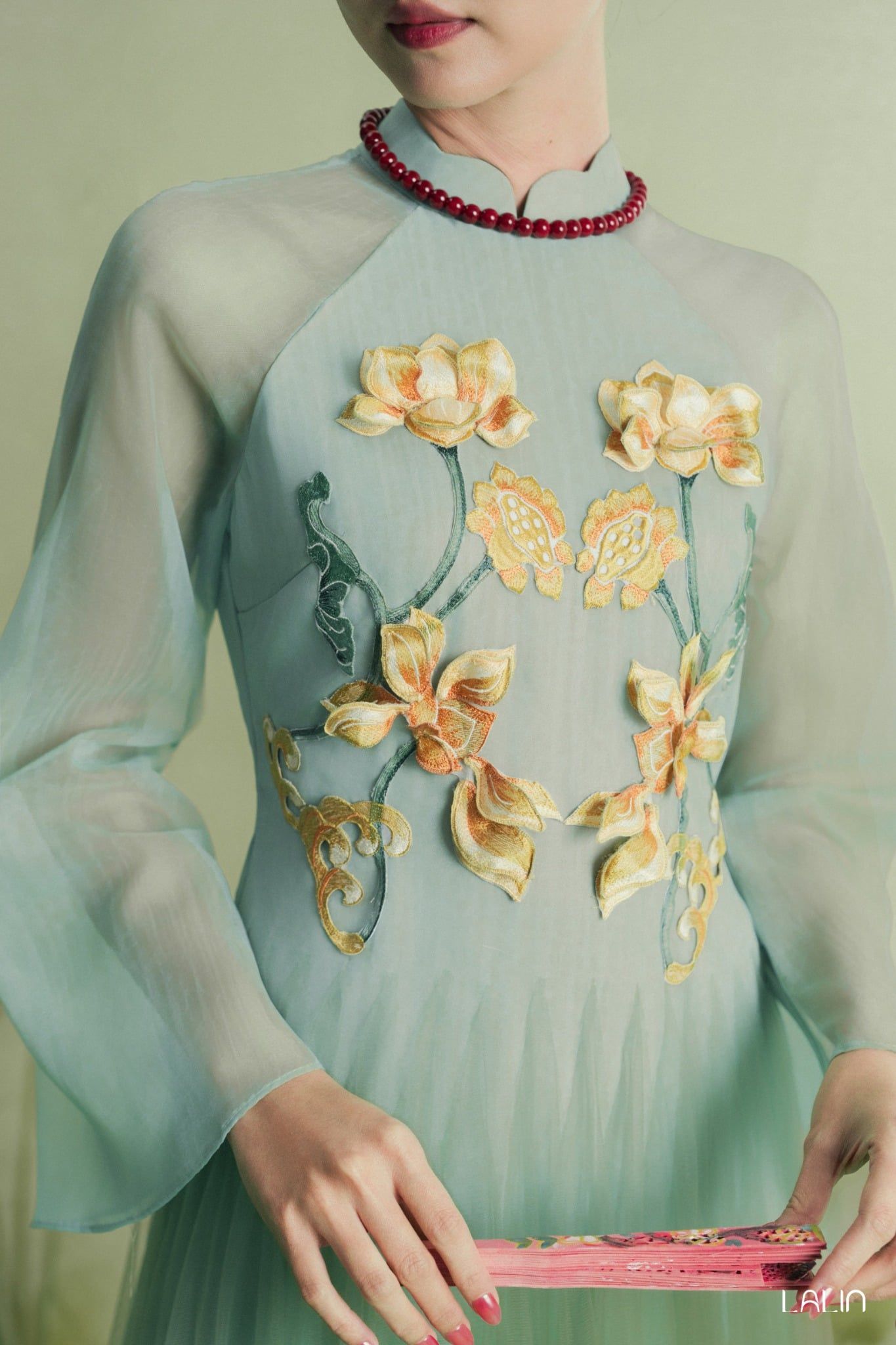 Áo Dài Tơ Đính Kết Liên Thy