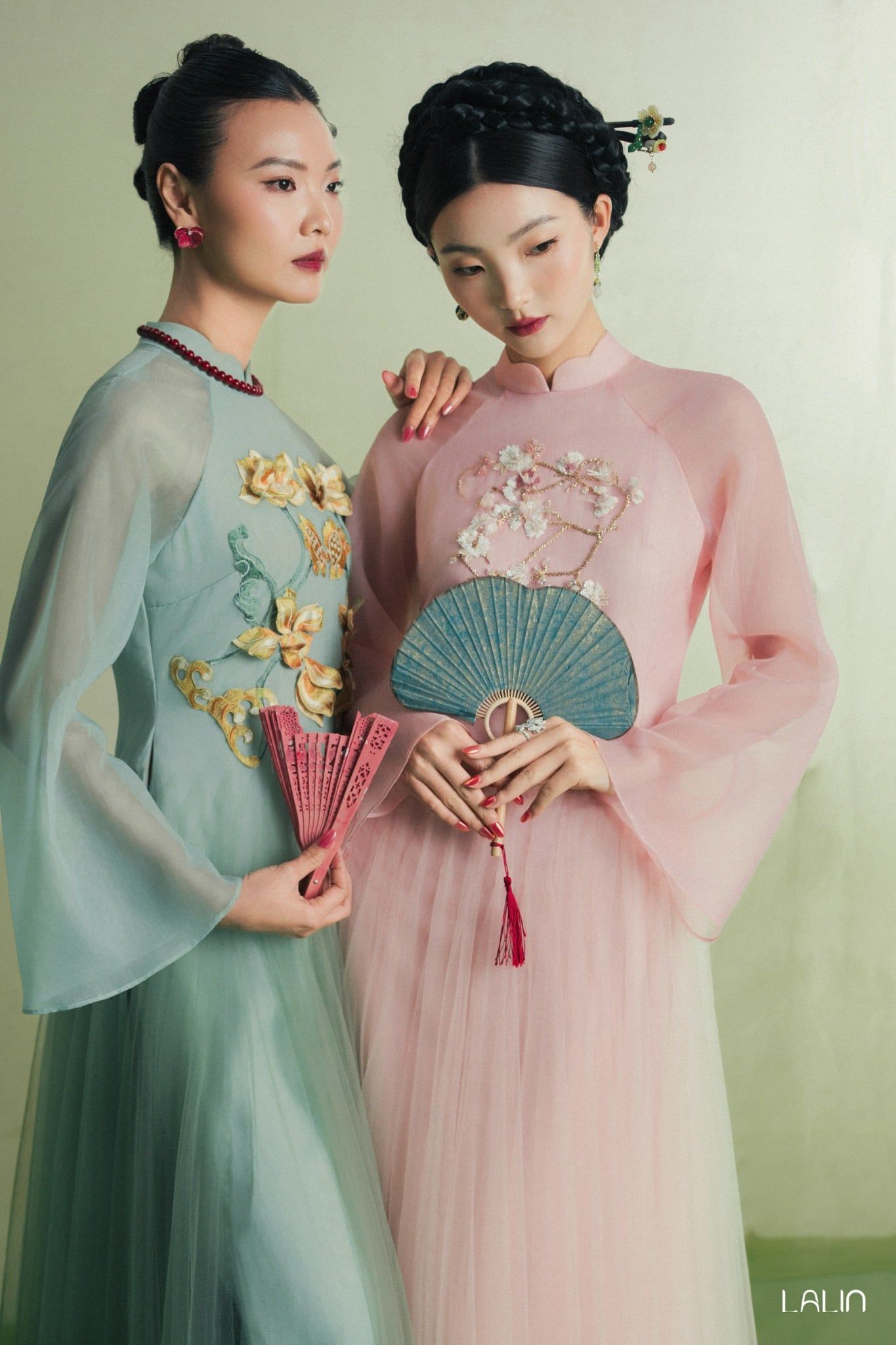 Áo Dài Tơ Đính Kết Ngự Mai