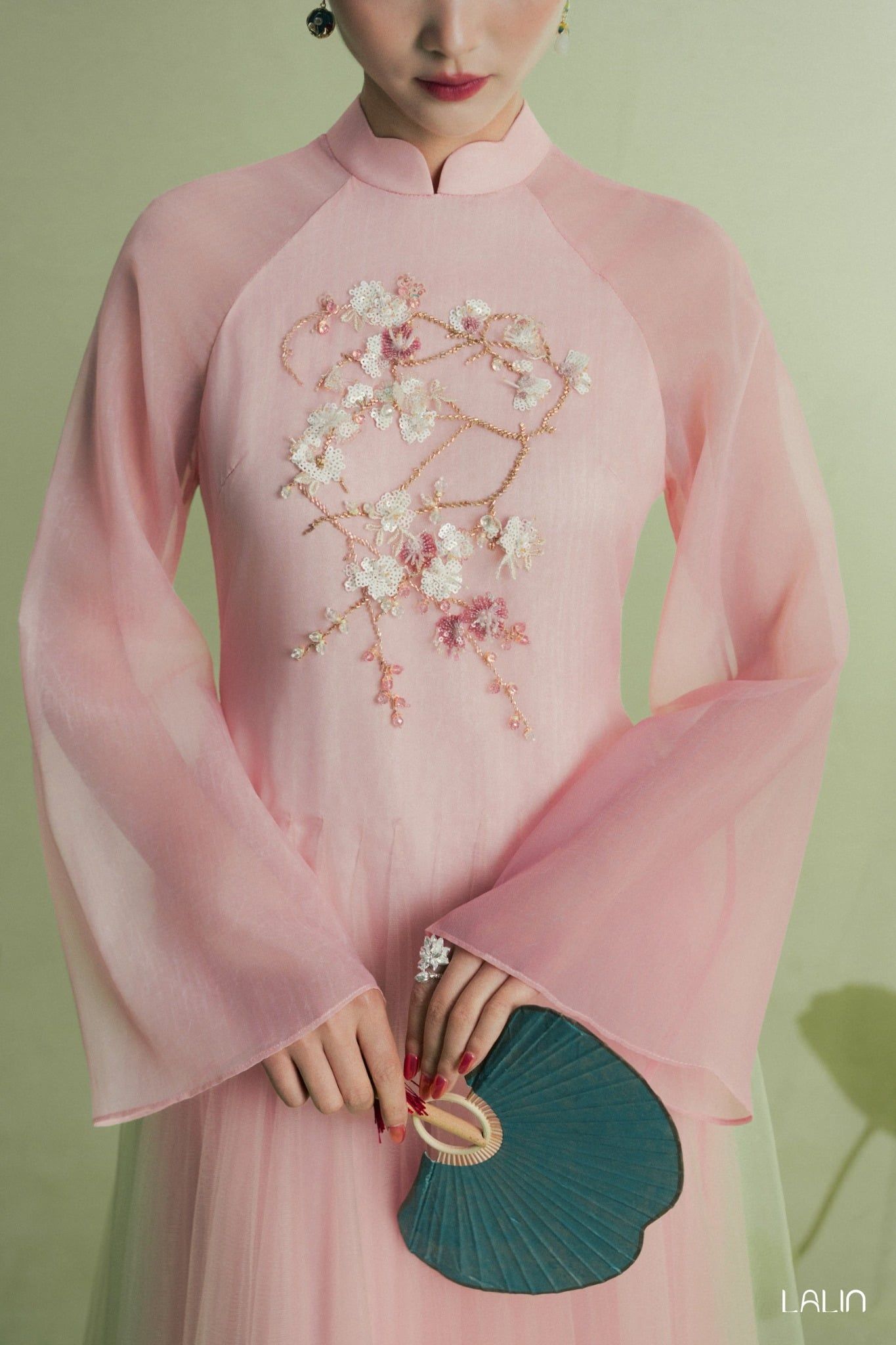 Áo Dài Tơ Đính Kết Ngự Mai