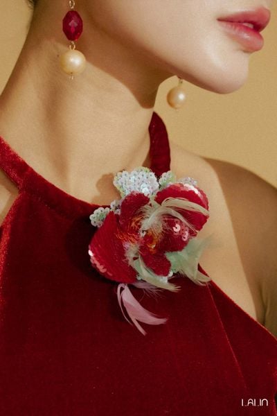  Áo Cổ Yếm Nhung Uyển Tường 