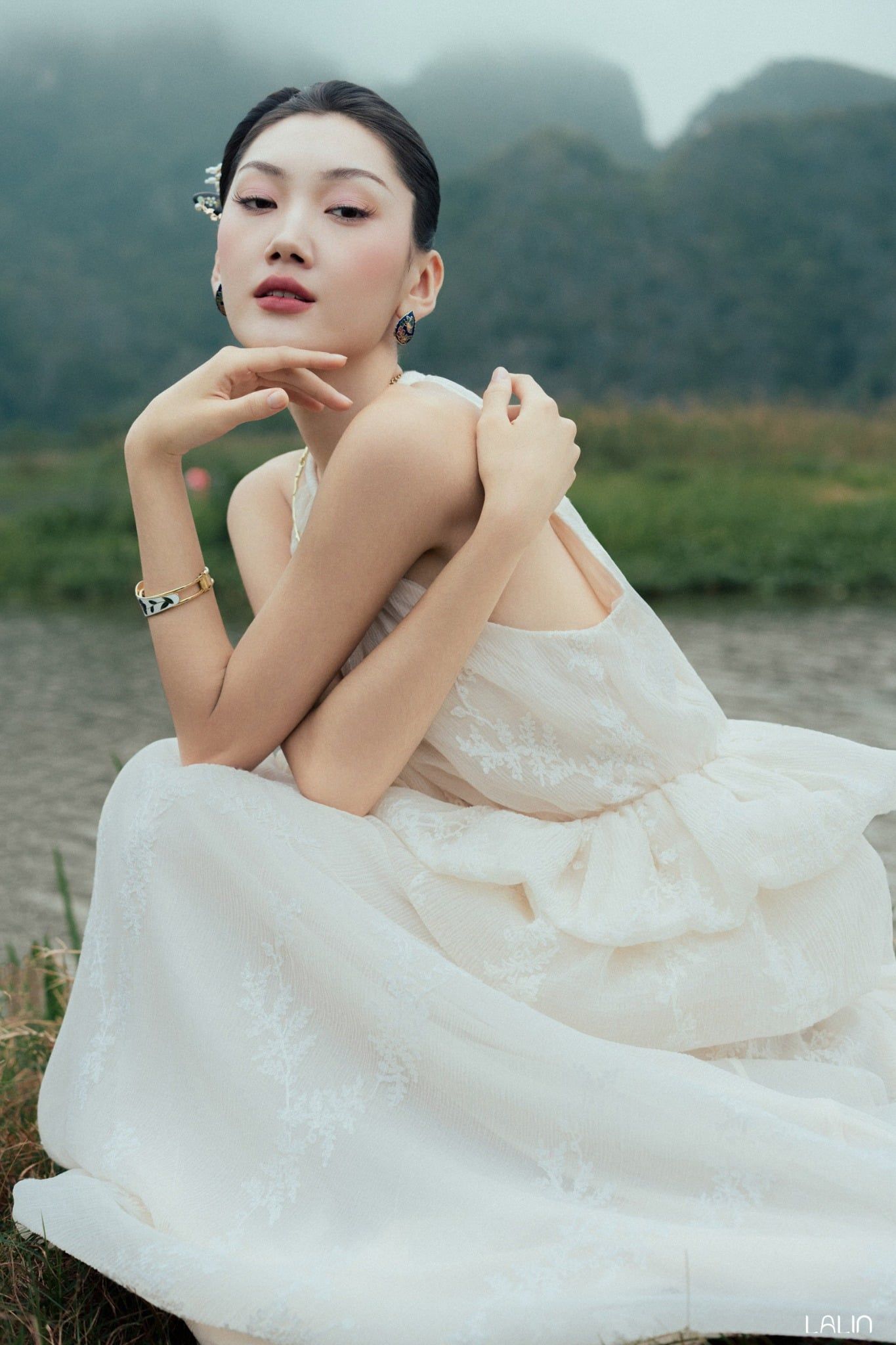 Đầm Tơ Cổ Yếm Hoa Ánh