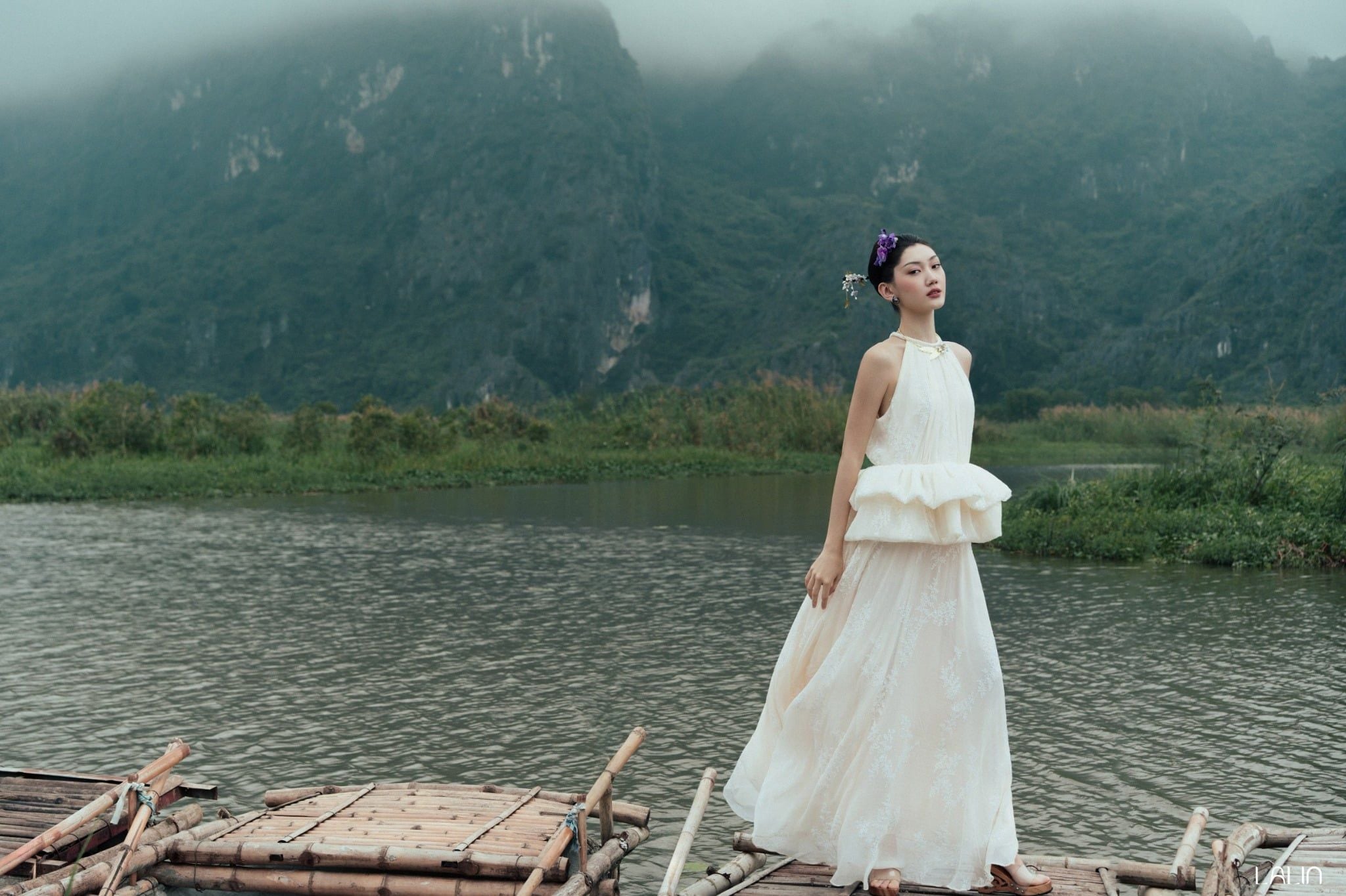 Đầm Tơ Cổ Yếm Hoa Ánh