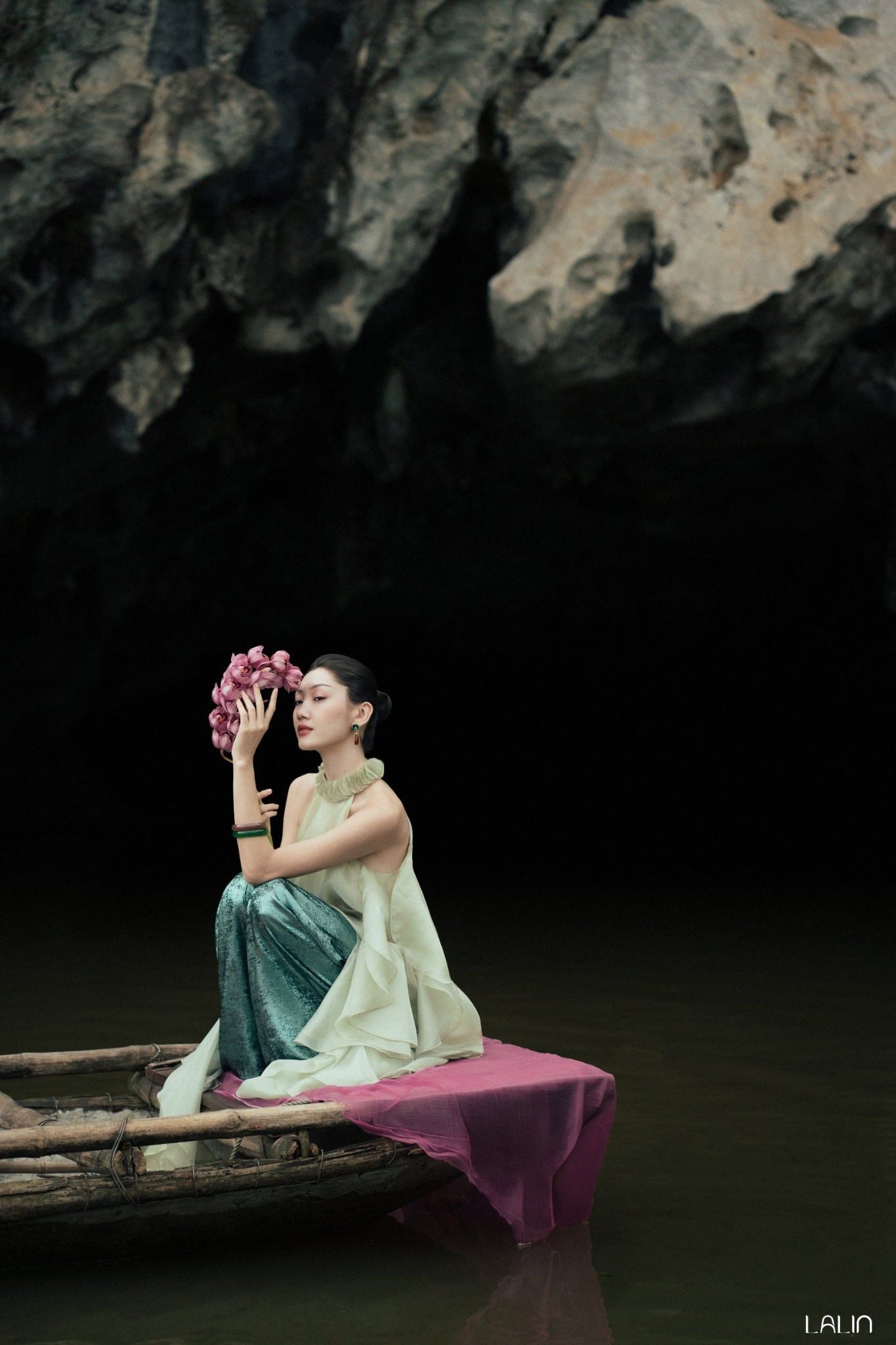Áo Yếm Tơ Hoa Nghiên