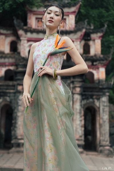  Đầm Gấm Cổ Yếm Hoa Uyển 