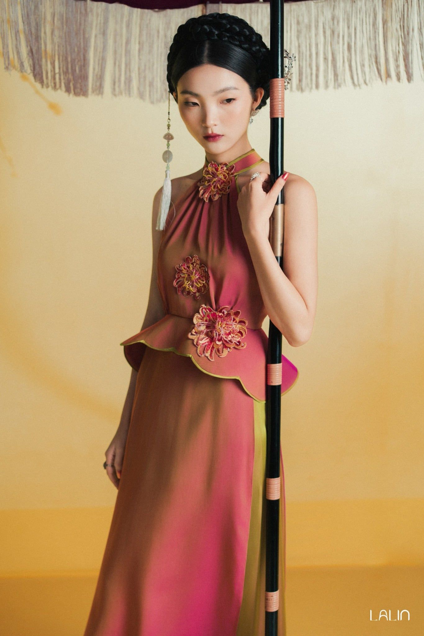 Áo Dài Cổ Yếm Đính Kết Cúc Khuê