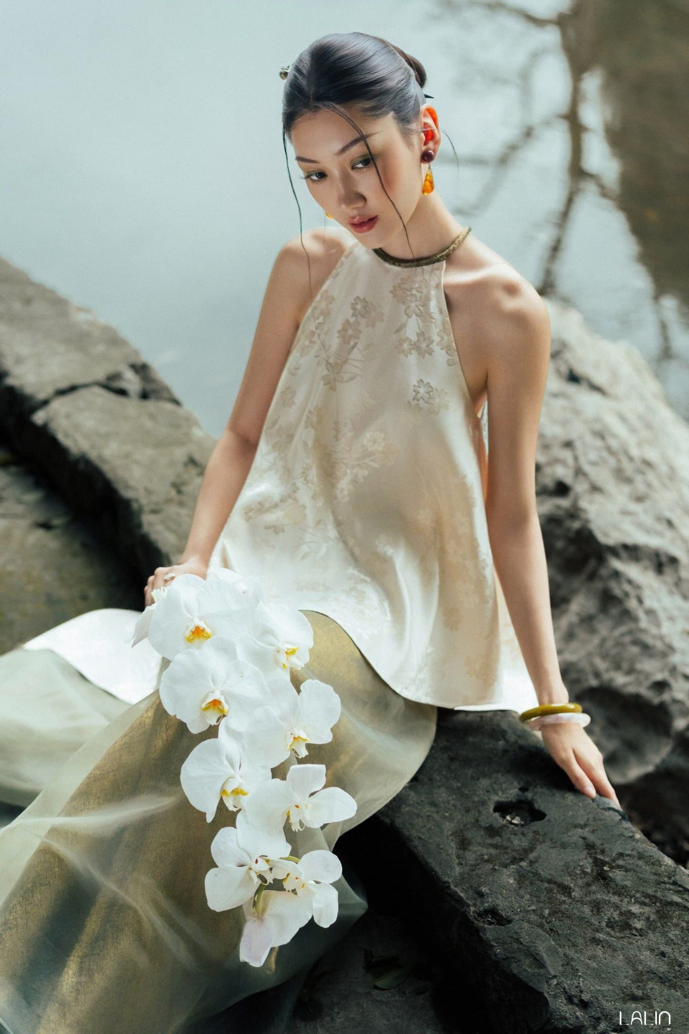 Áo Yếm Gấm Hoa Đan