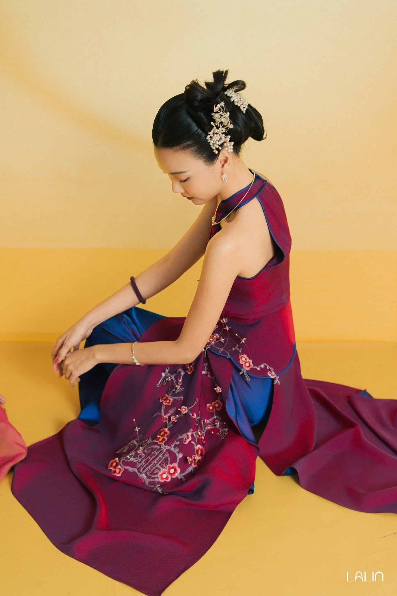 Áo Dài Cổ Yếm Đính Kết Tường Mai