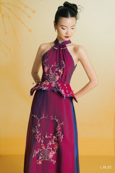  Áo Dài Cổ Yếm Đính Kết Tường Mai 