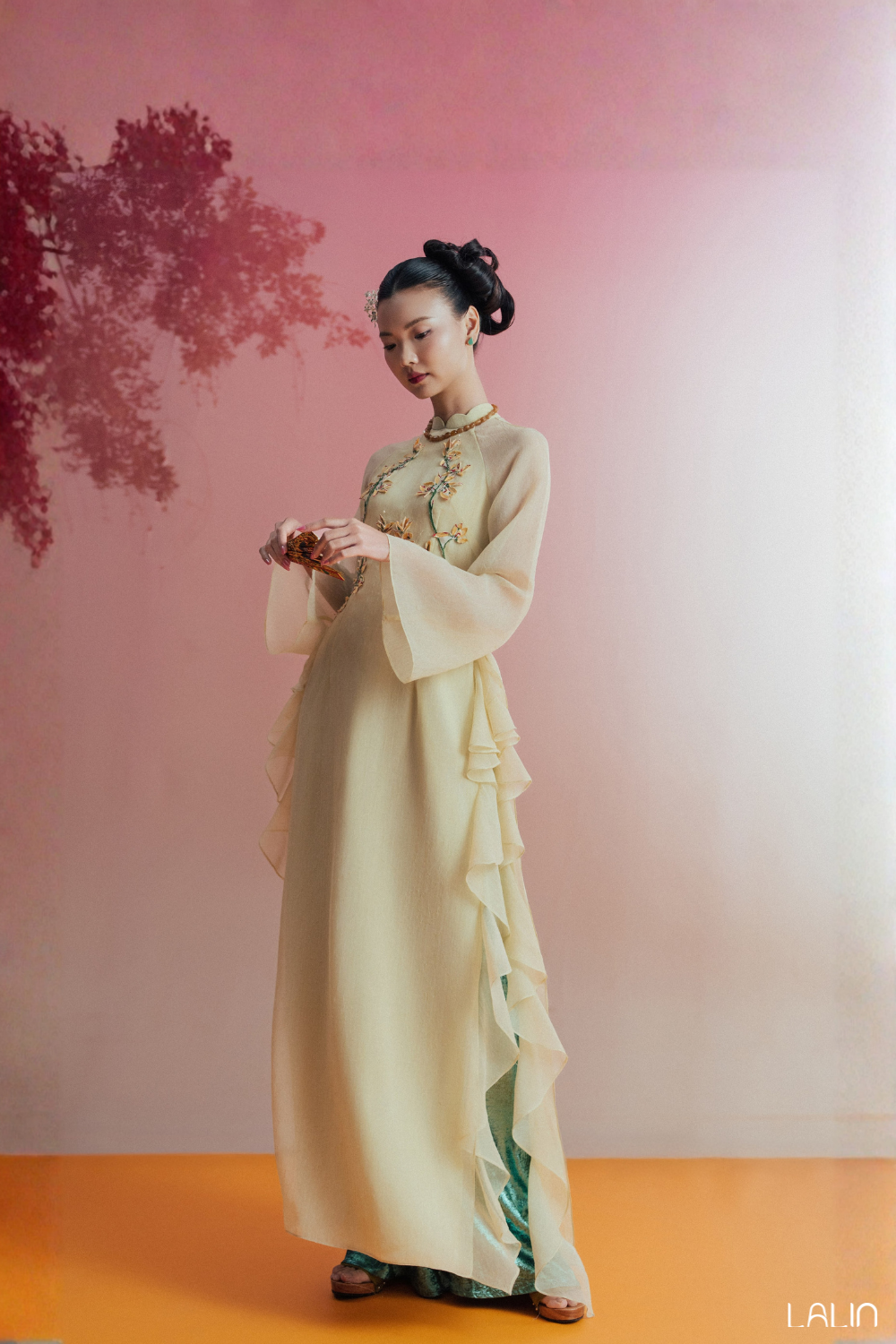 Áo Dài Đính Kết Thanh Lan