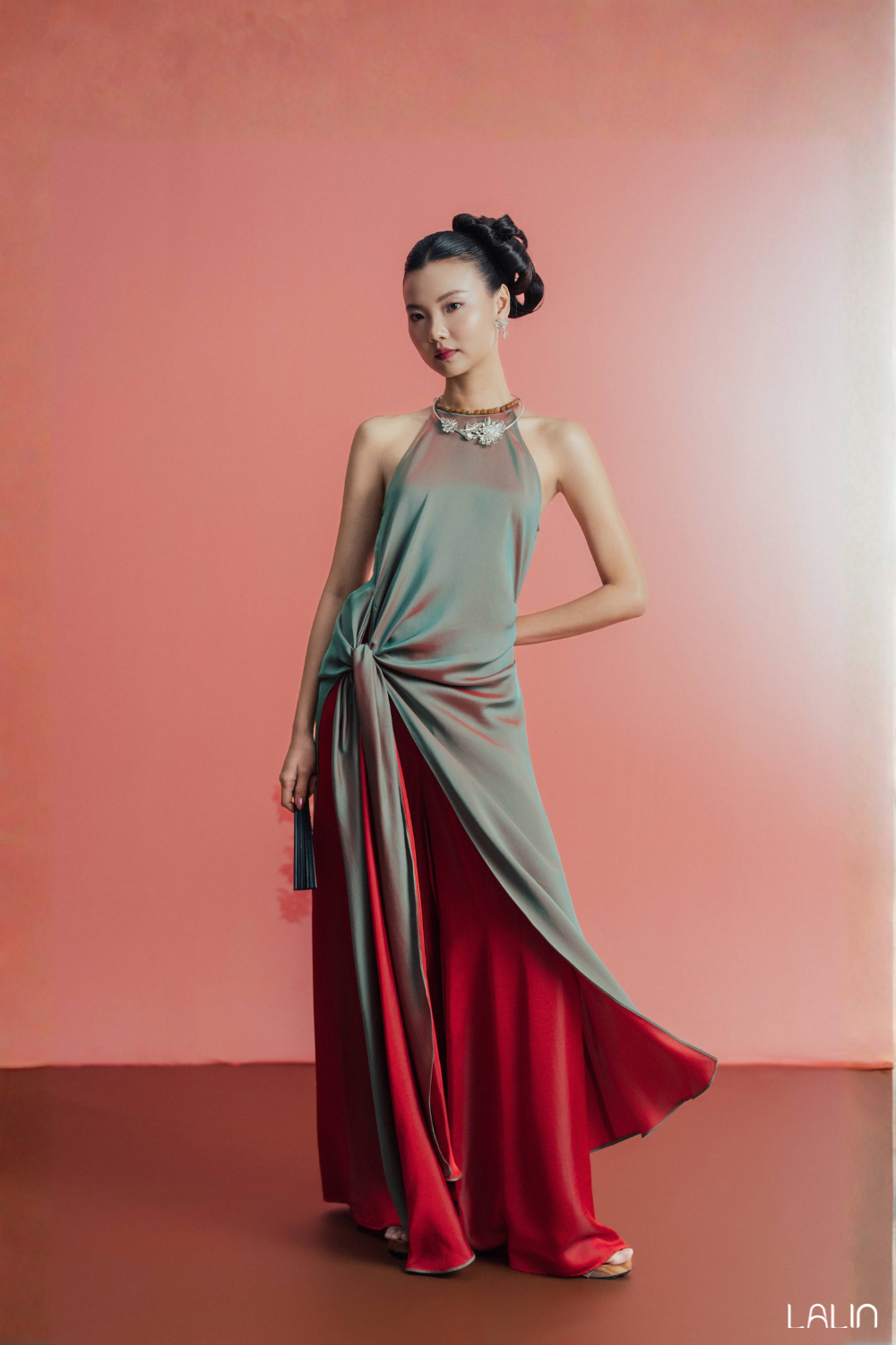 Áo Lụa Cổ Yếm Ngự Giao