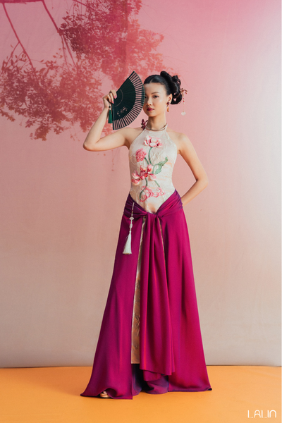  Áo Dài Cổ Yếm Đính Kết Liên Châu 