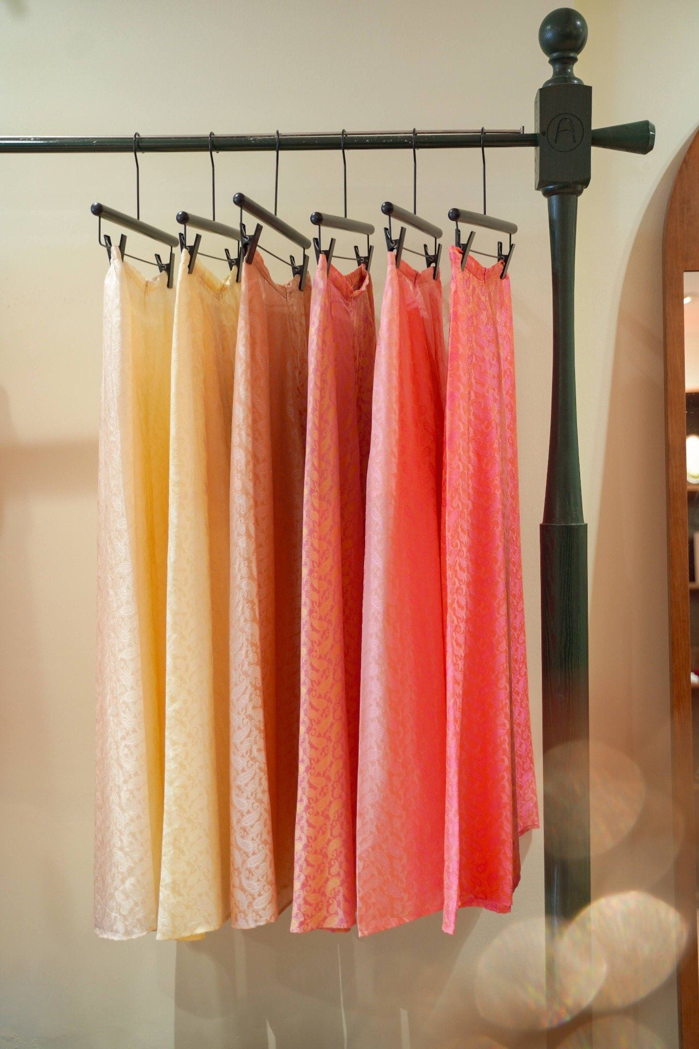 Quần Tơ Tằm Giao Thanh