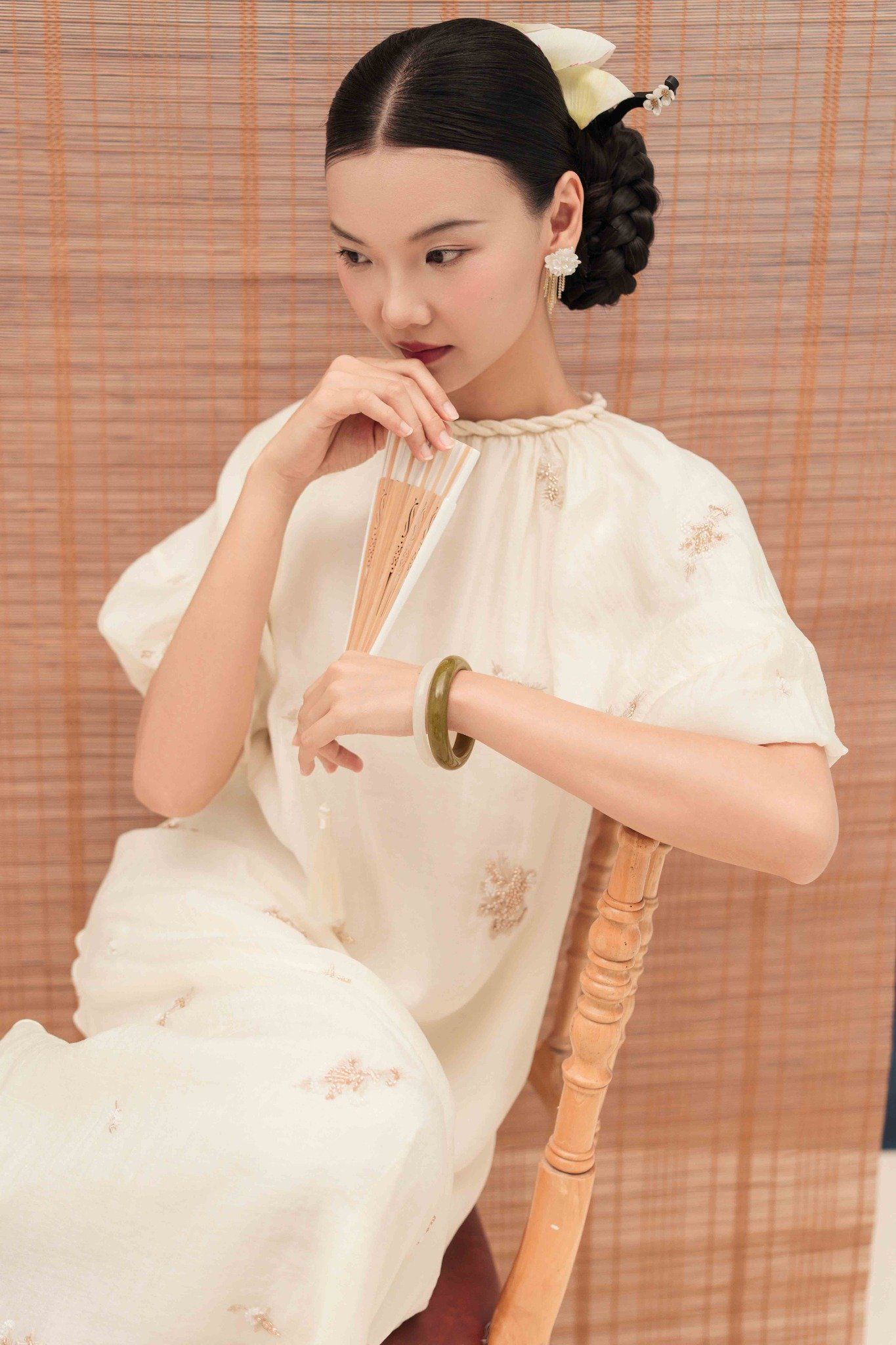 Đầm Tơ Tuyết Liên