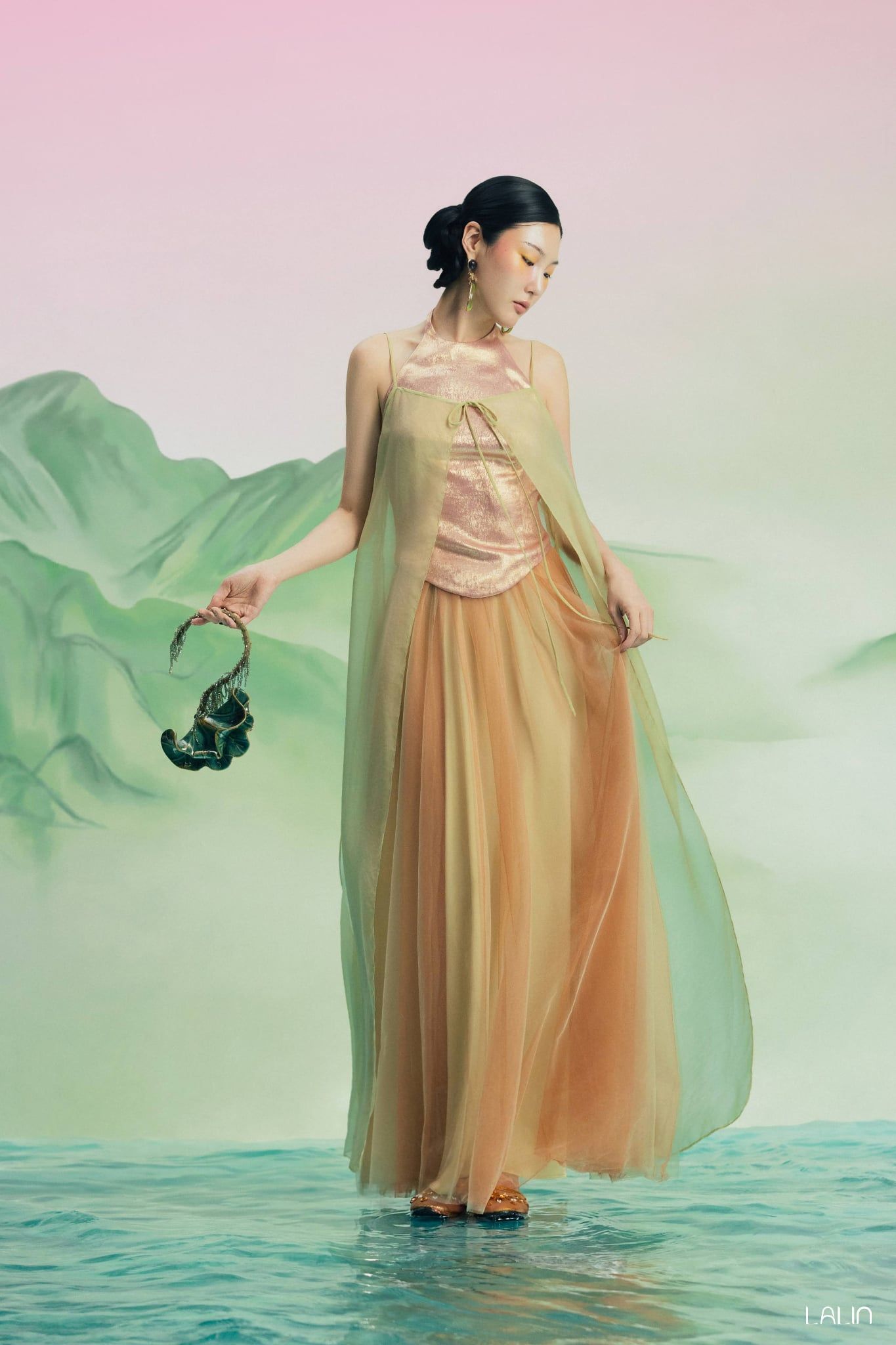 Áo yếm tơ Liên Hà