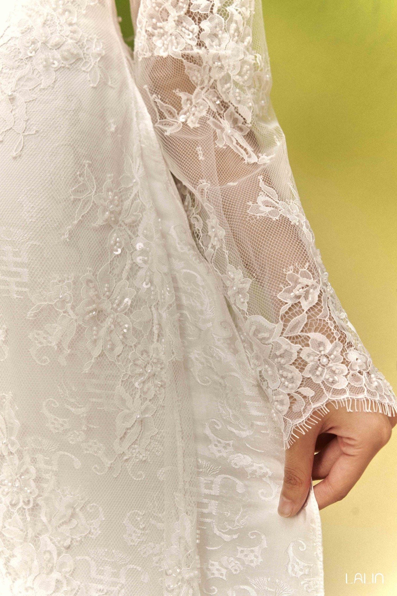 Áo Dài Ren Tuyết Yên