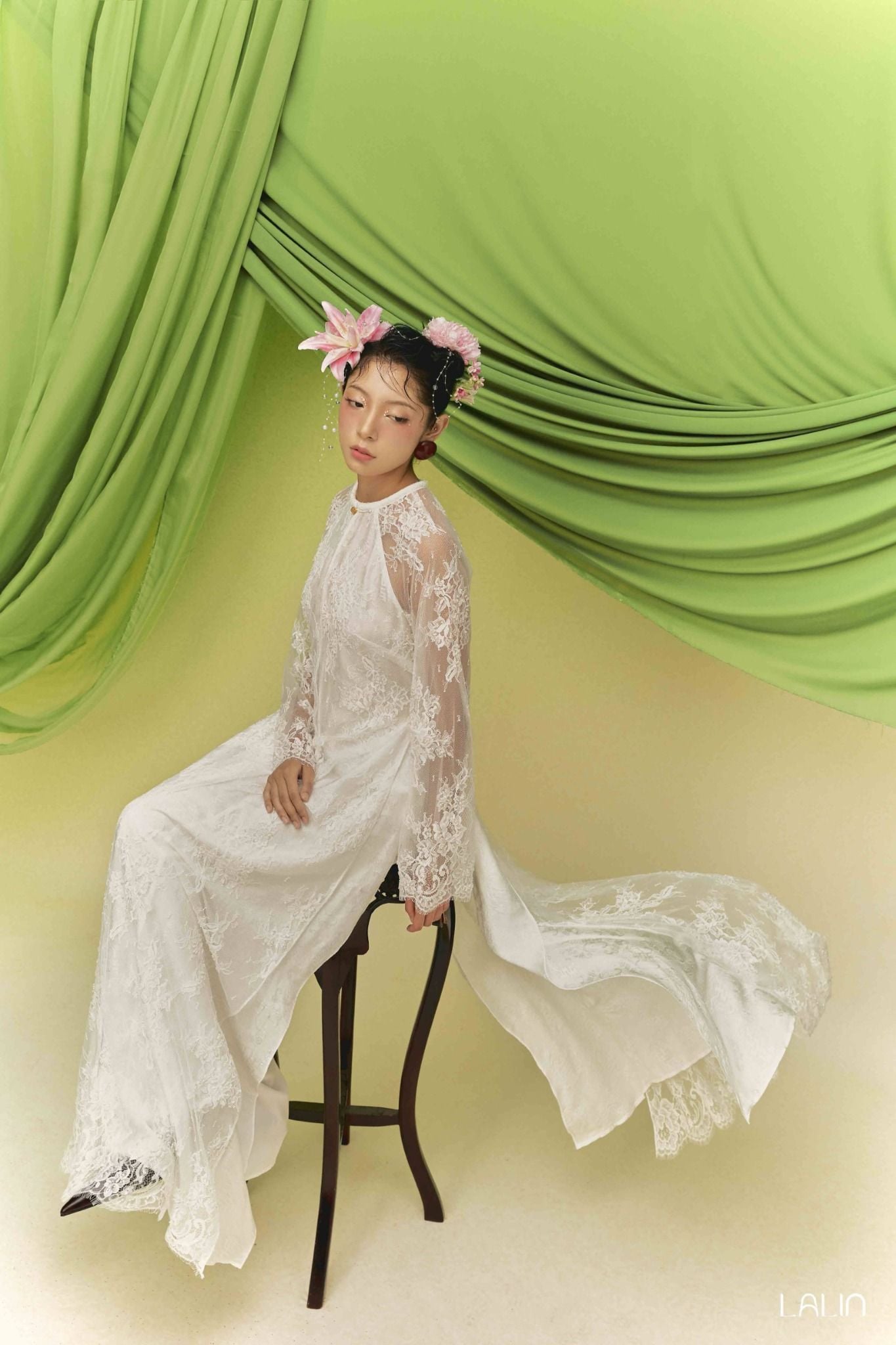 Áo Dài Ren Tuyết Yên