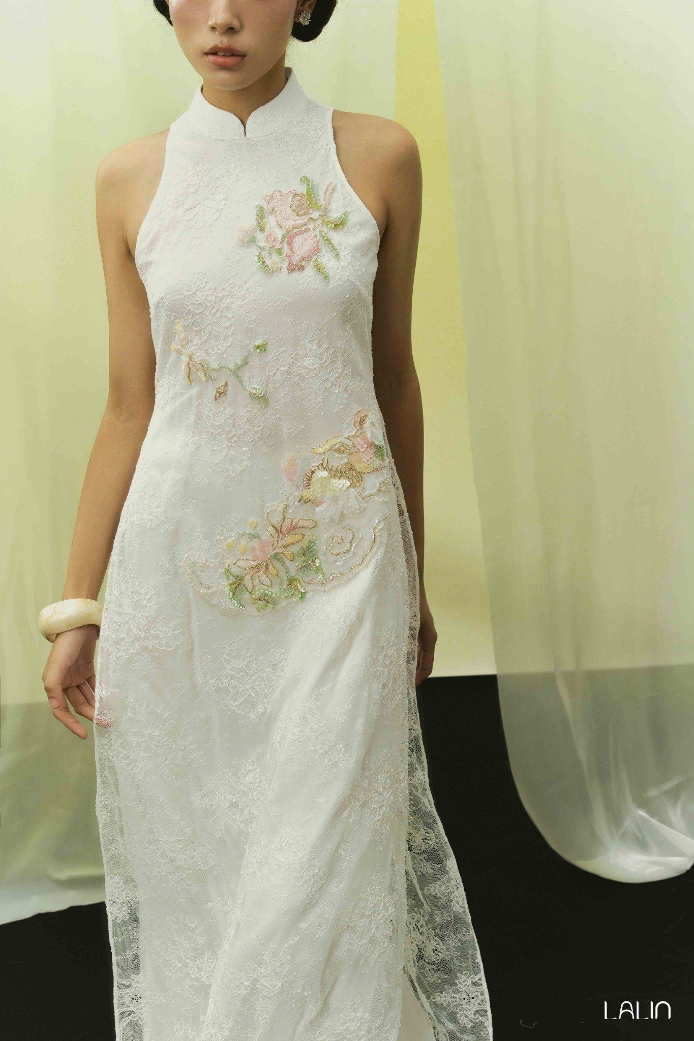 Áo Dài Ren Đính Kết Yên Lan