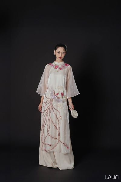  Áo Dài Đính Kết Nghinh Loan 