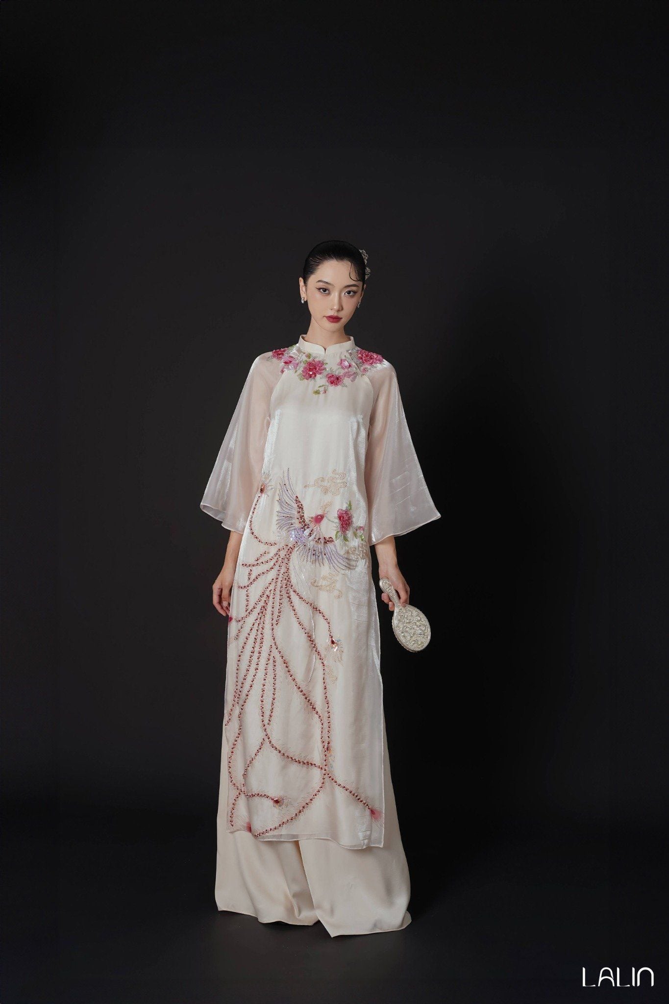 Áo Dài Đính Kết Nghinh Loan