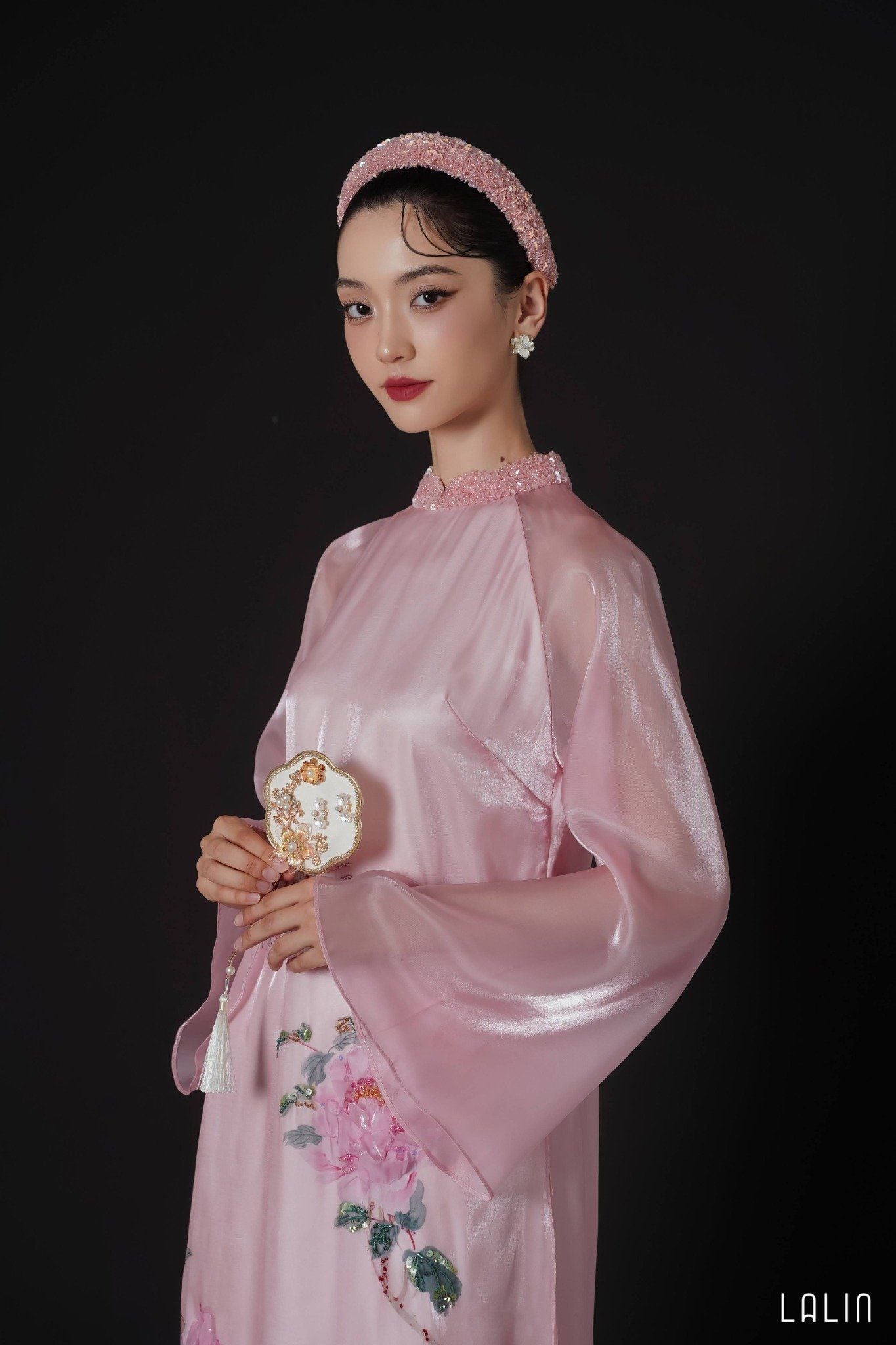 Áo Dài Đính Kết Điệp Chi