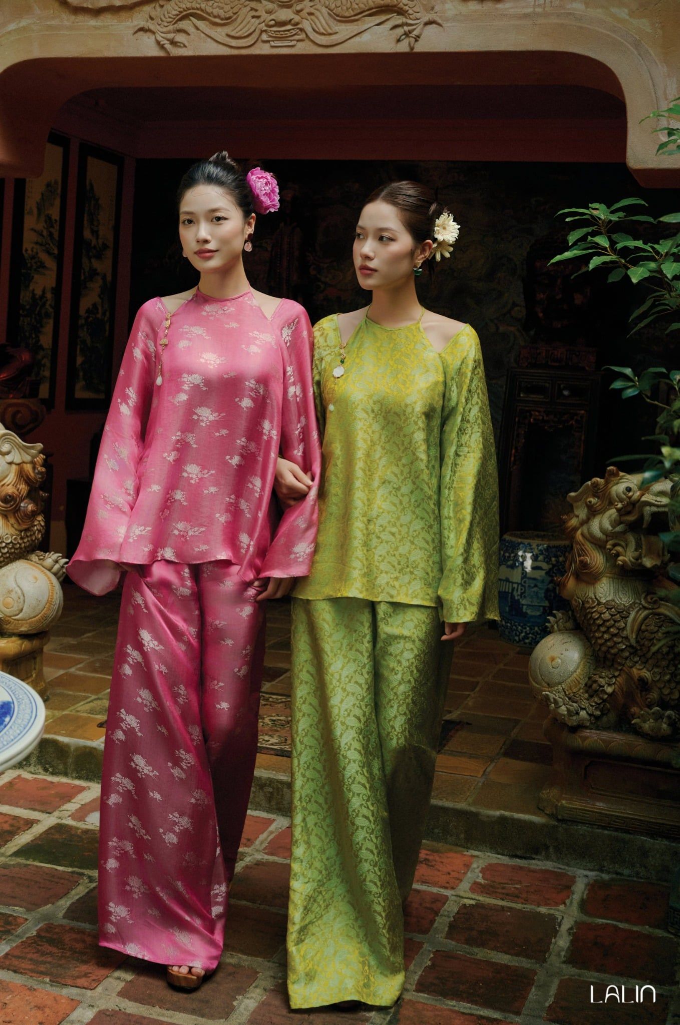 Áo Tơ Tằm Cổ Yếm Hạ Yên