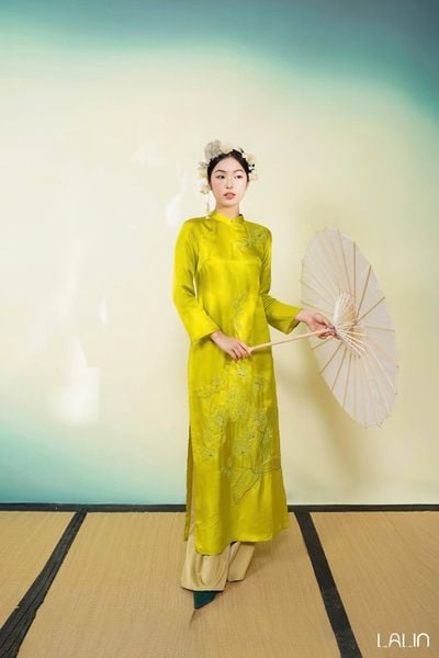  Áo Dài Uyên Lan 